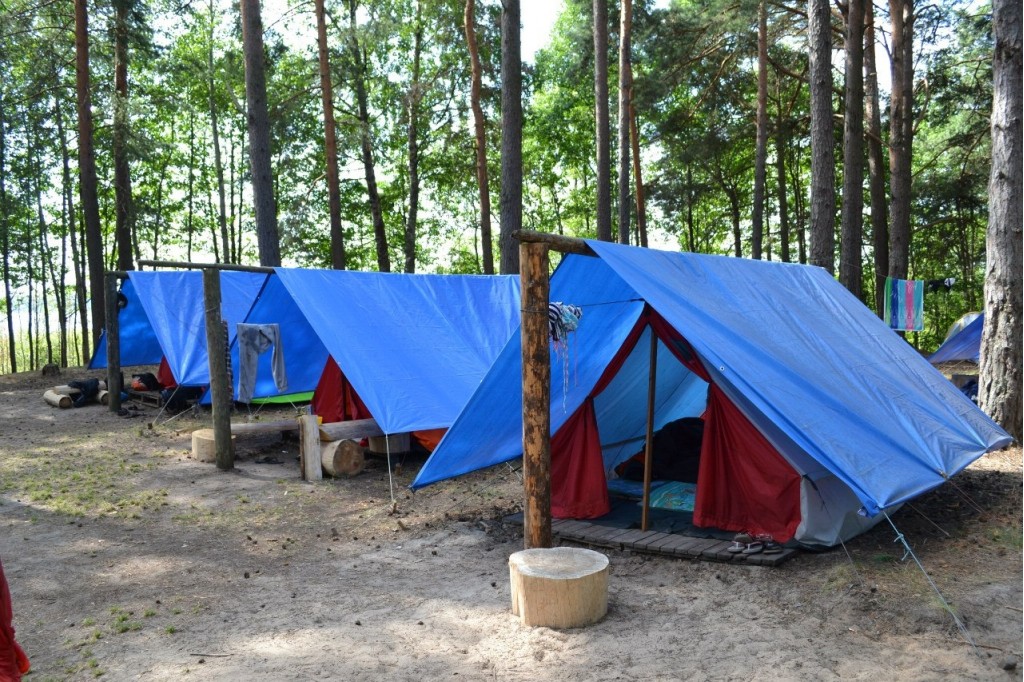 Организация палаточного лагеря. Таганай палаточный городок. Палаточный лагерь. Туристический лагерь. Палатки для палаточного лагеря.