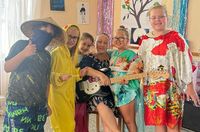 Школа иностранных языков. Счастливые лица
